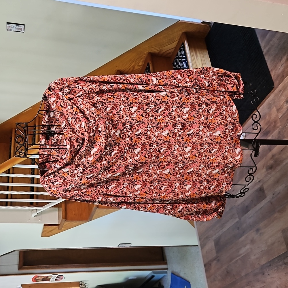 👚ANN TAYLOR FACTORY FLORAL TOP👚